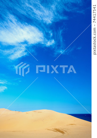 Wind crest made of sandstorm 74417541