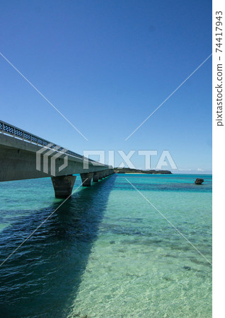 A sighing view of cobalt blue! Ikema Bridge heading to Ikema Island (Miyakojima). A sighing view of cobalt blue! Ikema Bridge heading to Ikema Island (Miyakojima). 74417943