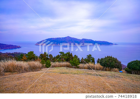 從大塚御所所公園(宮城縣石卷市黑川濱黑崎)看到的金剛山 從大塚御所所公園(宮城縣石卷市黑川濱黑崎)看到的金剛山 74418918