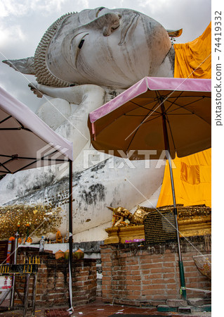 The umbrellas under head of the reclining Buddha covered with the golden fabric,Wat Khun Inthapramun 74419332