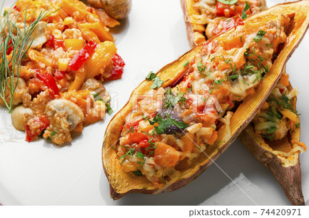 Yam baked with vegetables 74420971