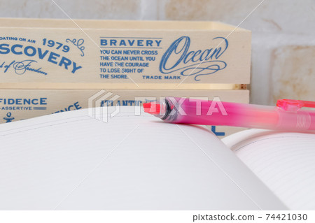 Line marker, stationery, highlighter, stationery, study, school, notebook, writing utensils, pen, student, water-based pen, writing 74421030