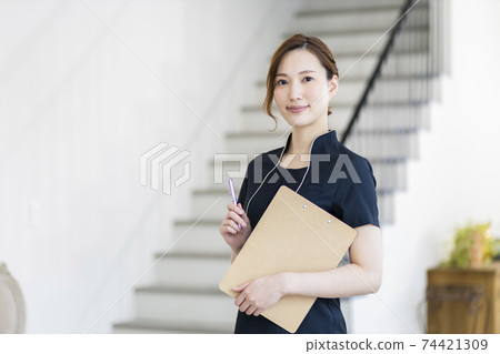 Aestheticians 74421309