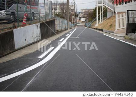 Paving work Roadside belt White line Paved road 74424140