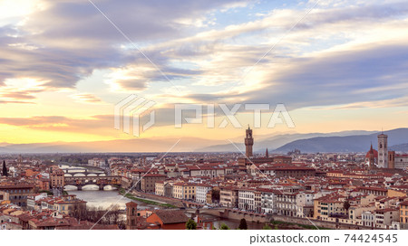 Panoramic view of the historic center of Florence and Palazzo Vecchio, Florence Cathedra Panoramic view of the historic center of Florence and Palazzo Vecchio, Florence Cathedra 74424545