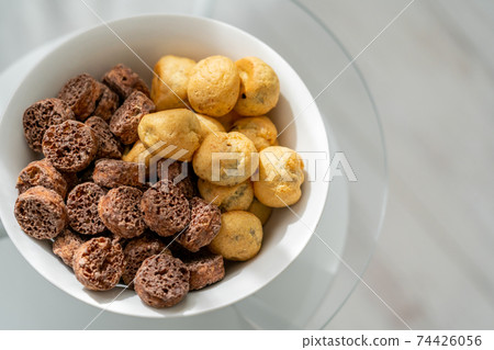 Three o'clock snacks Three o'clock snacks 74426056