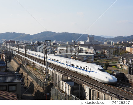 Yamashina附近的新幹線N700S J10編隊 74426297