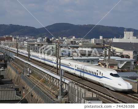 Yamashina附近的新幹線N700S J7編隊 74426386