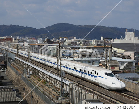 Yamashina附近的新幹線N700S J7編隊 74426394