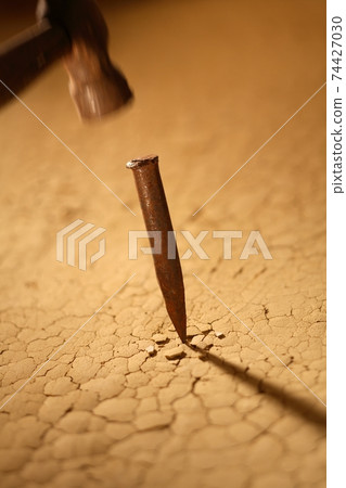 Chisel with a hammer 74427030