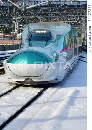 E5 Tohoku Shinkansen E5 Tohoku Shinkansen 74427281