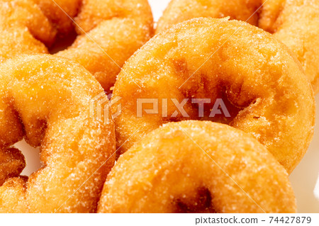 甜甜圈（環甜甜圈）。 74427879