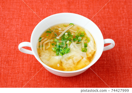 won-ton soup. Wonton soup with enoki mushrooms. Chinese soup. 74427999