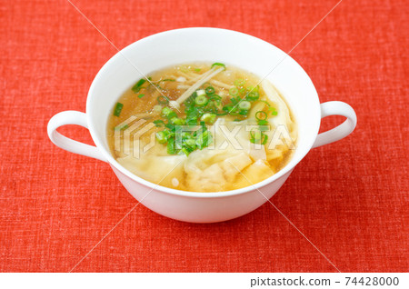 won-ton soup. Wonton soup with enoki mushrooms. Chinese soup. 74428000