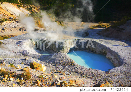 日本大分縣由布市塚原溫泉火山口野泉 日本大分縣由布市塚原溫泉火山口野泉 74428424