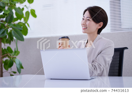 女商人 女商人 74431613