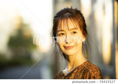 西喜和婦女 74433527