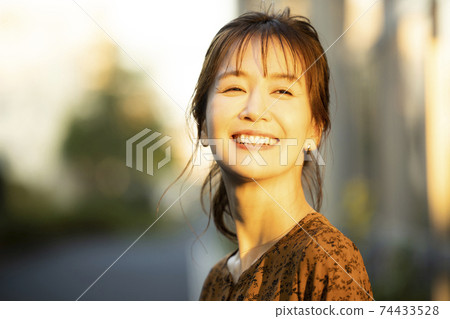 西喜和婦女 74433528