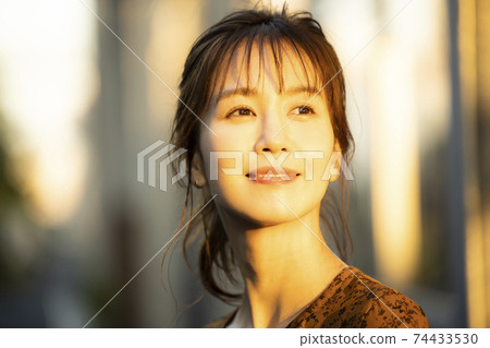 西喜和婦女 74433530