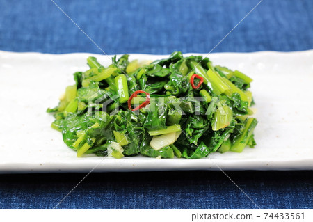 Stir-fried turnip leaves 74433561