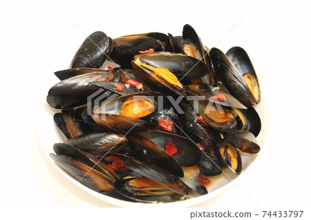 Mussels (garlic butter flavored with white wine) 74433797