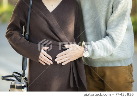 Pregnant couple outdoors 74433936
