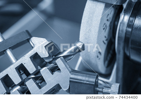 The drilling tool regrinding process. The drilling tool regrinding process. 74434400