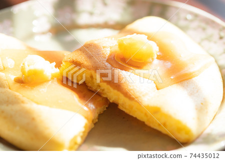 Served pancakes Served pancakes 74435012