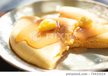 Served pancakes Served pancakes 74435014