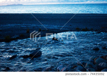 平靜的暮色 74435092