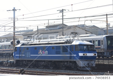 JR Freight EF210電力機車，拉下貨運列車並在三洋本線的西明石站附近運行 74436953