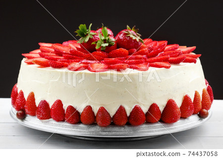 Strawberry cake with vanilla cream.Black background. 74437058