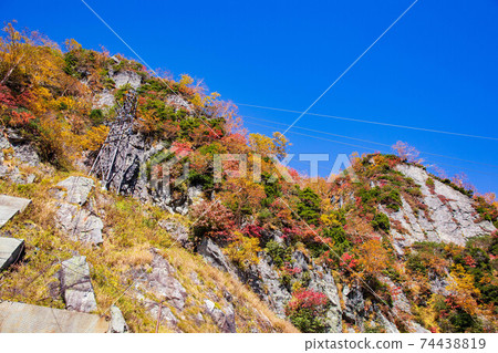 秋季從立山黑部阿爾卑斯山脈大干線眺望 秋季從立山黑部阿爾卑斯山脈大干線眺望 74438819