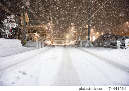 Snowy Oishida 74441984