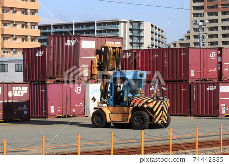 Kobe Freight Terminal Forklift 74442885