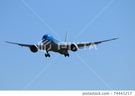 一架飛機 74443257