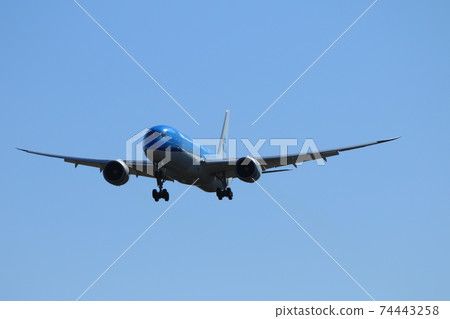 一架飛機 74443258