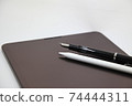 平板電腦終端和數字筆和鋼筆 74444311