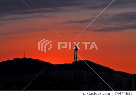 鳳峰山玉水洞城洞區夜景 74444625