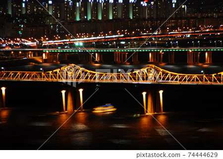鳳峰山玉水洞城洞區夜景 74444629