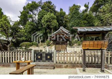Eifukuji Isocho Tomb, Taishi Tomb, Taishi Town, Minamikawachi District, Osaka Prefecture 74444675