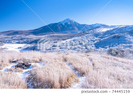 《Nagano Prefecture》 Winter Tateshina Plateau / Tateshina Mountain and Snowscape 74445159