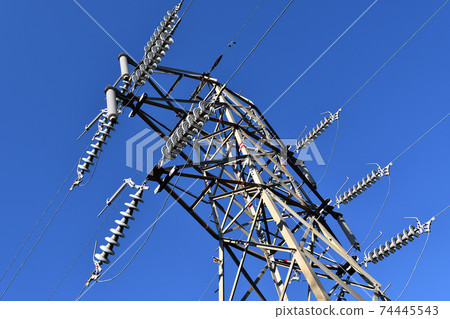 藍天和輸電塔 藍天和輸電塔 74445543