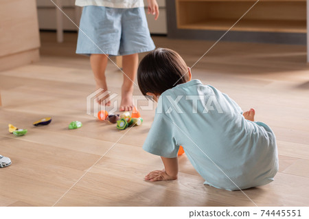 Playing lonely with only children 74445551