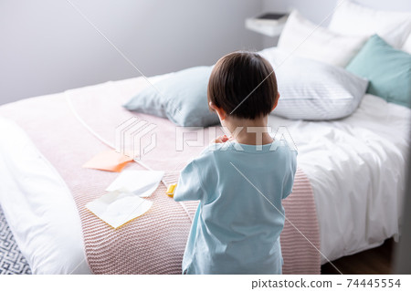 Playing lonely with only children 74445554