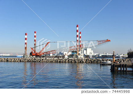 Large salvage ship 74445998