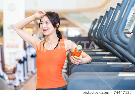 女子健身運動健身操 74447123