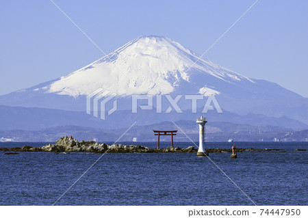 Miura Peninsula Manase [Hayama Town, Kanagawa Prefecture] Famous winter islands and Mt. Fuji 74447950