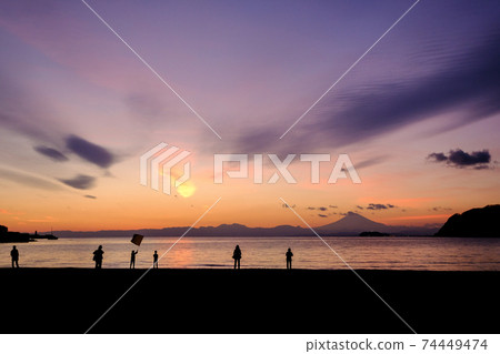Sunset on Zushi Beach, Kanagawa Prefecture 74449474