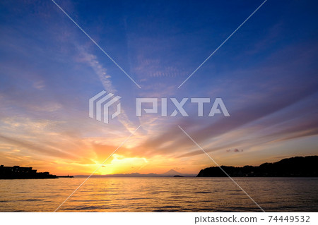 Sunset on Zushi Beach, Kanagawa Prefecture 74449532